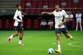 因此展现出 因此展现出